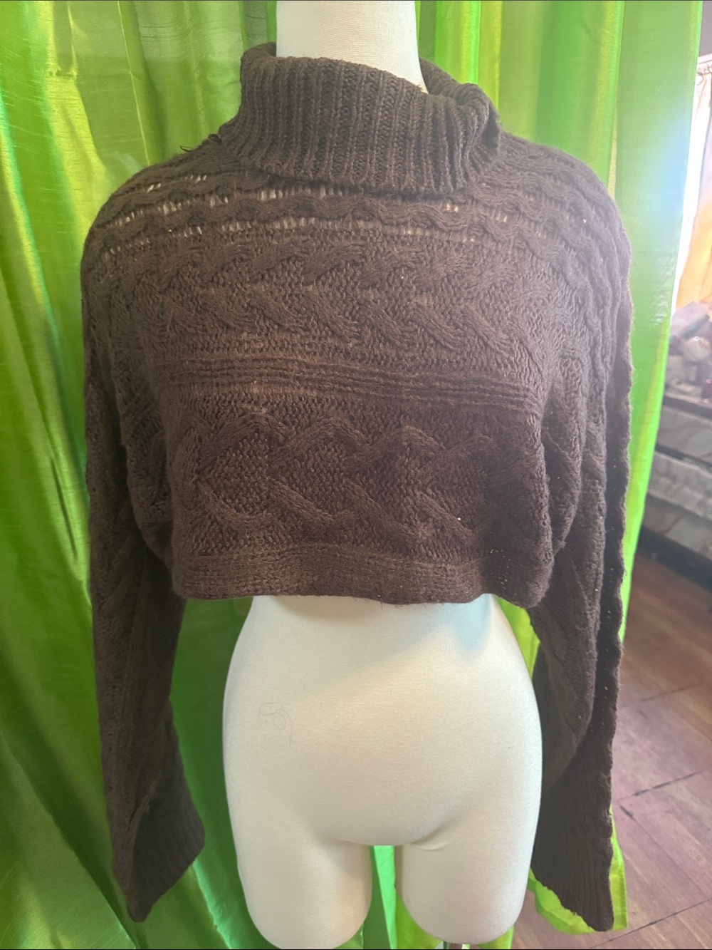 Cropped Cable-Knit Turtleneck Sweater - Brown